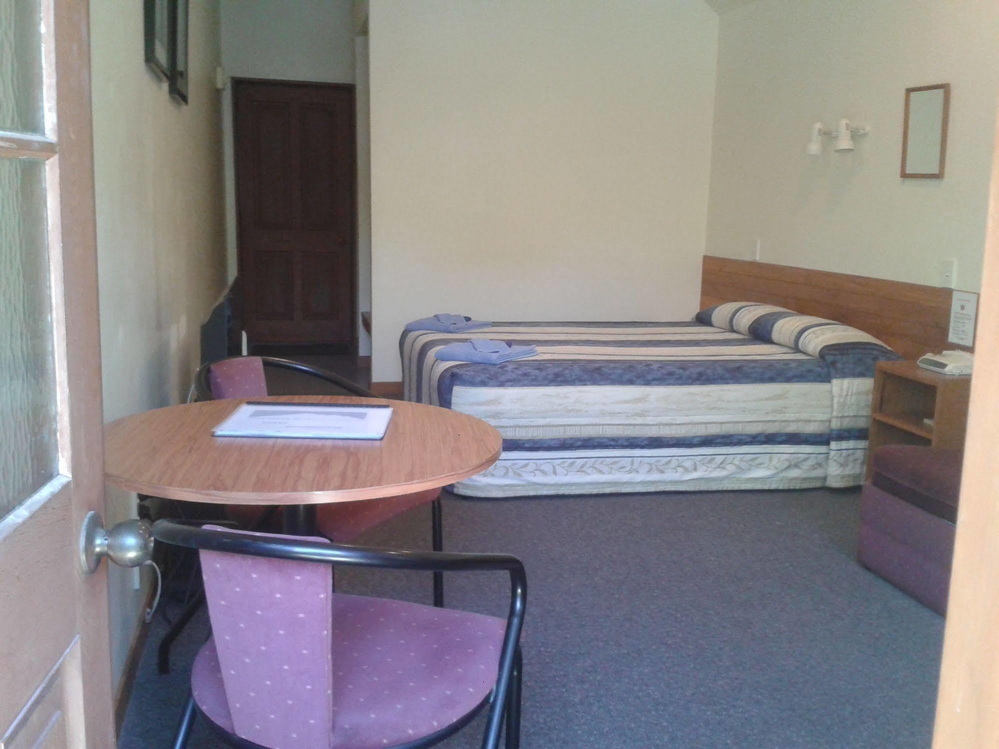 Four Peaks Motel เจอราลดีน ภายนอก รูปภาพ