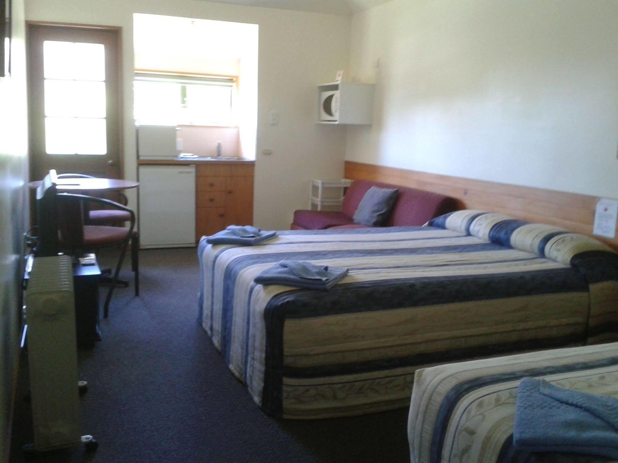 Four Peaks Motel เจอราลดีน ภายนอก รูปภาพ
