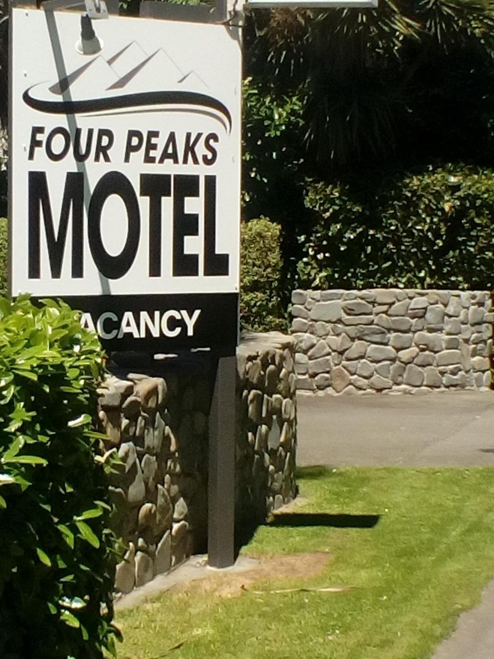 Four Peaks Motel เจอราลดีน ภายนอก รูปภาพ